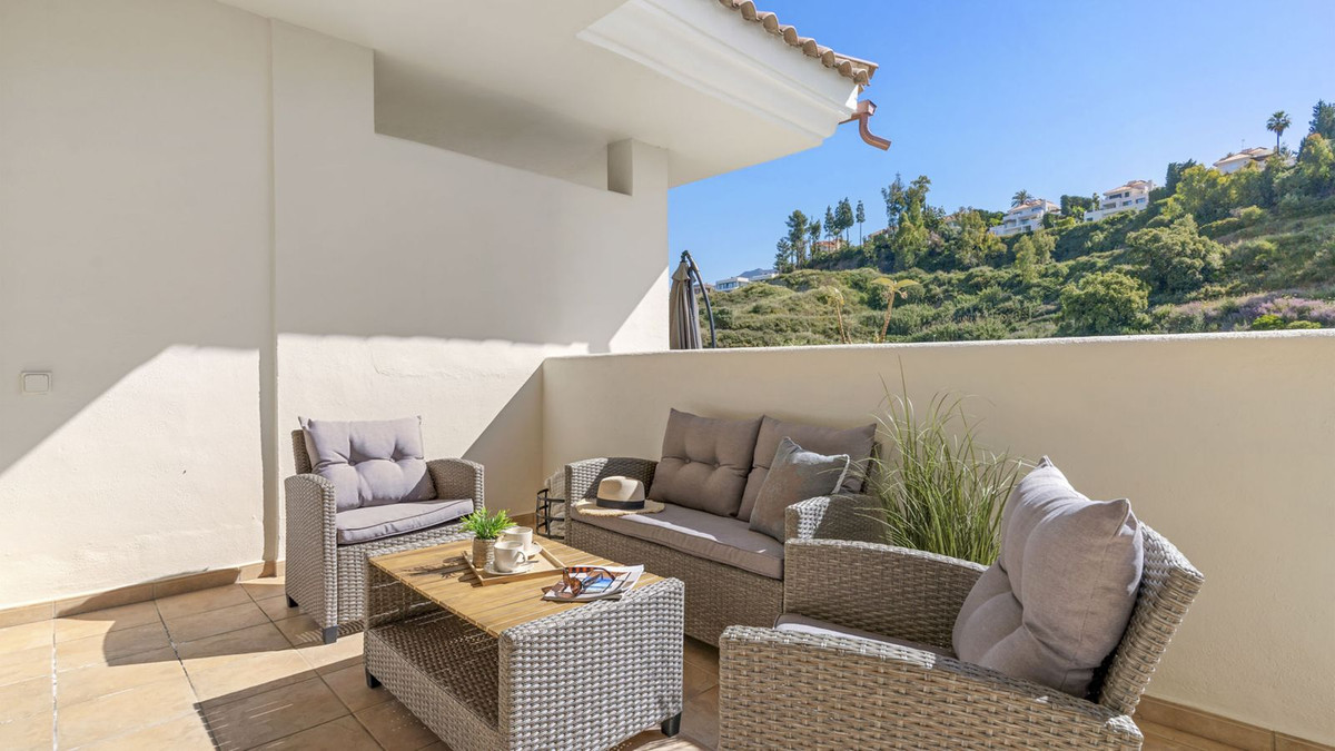 2 Bed Apartment for sale in Nueva Andalucía Costa Del Sol, Málaga, Spain