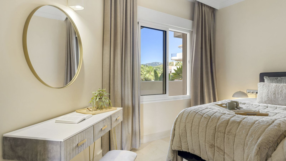 2 Bed Apartment for sale in Nueva Andalucía Costa Del Sol, Málaga, Spain