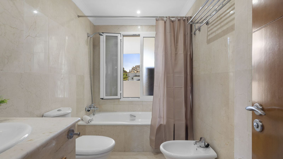 2 Bed Apartment for sale in Nueva Andalucía Costa Del Sol, Málaga, Spain