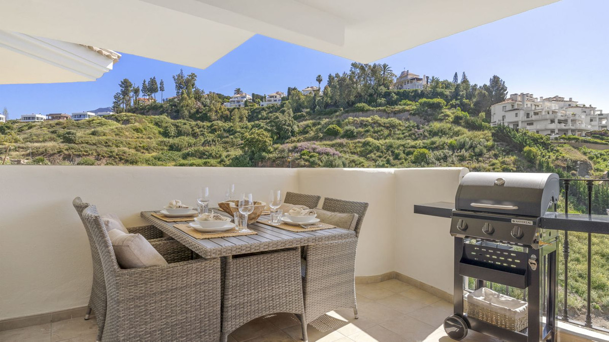 2 Bed Apartment for sale in Nueva Andalucía Costa Del Sol, Málaga, Spain