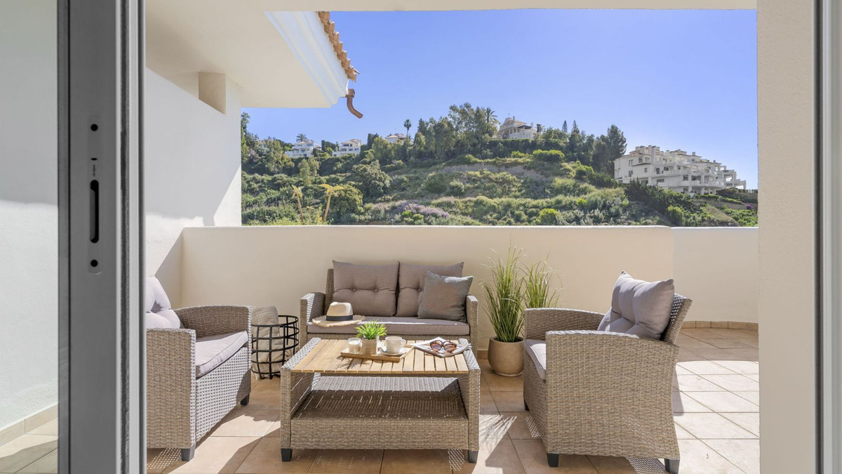 2 Bed Apartment for sale in Nueva Andalucía Costa Del Sol, Málaga, Spain