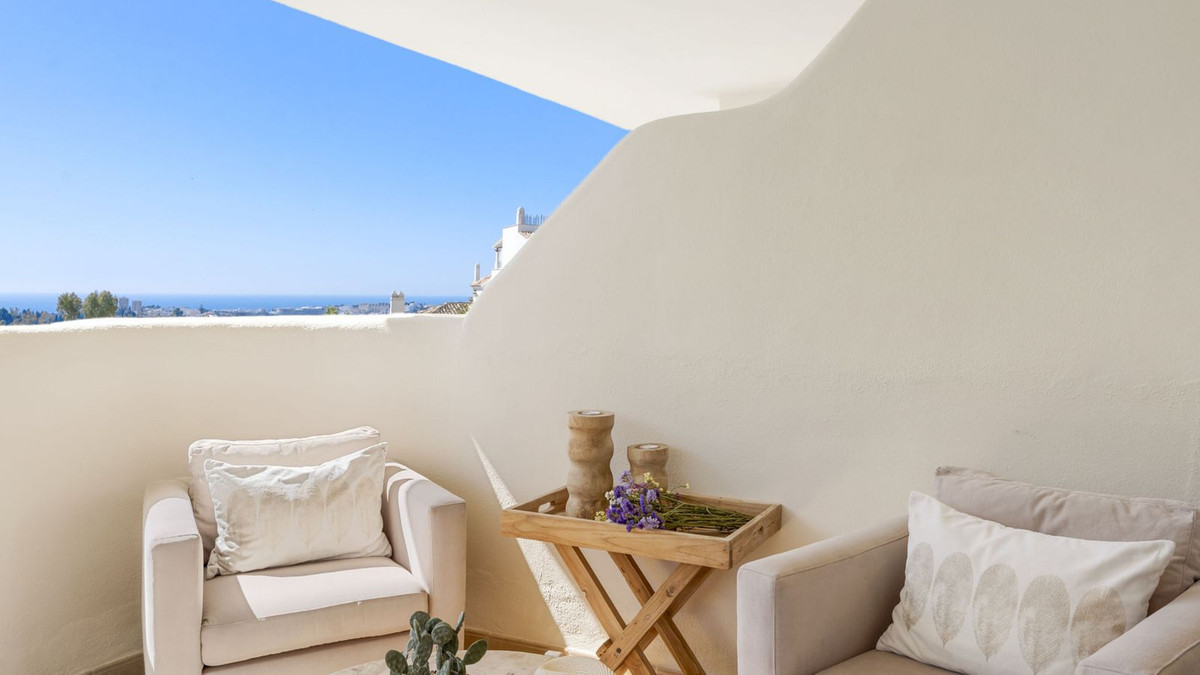 2 Bed Apartment for sale in Nueva Andalucía Costa Del Sol, Málaga, Spain