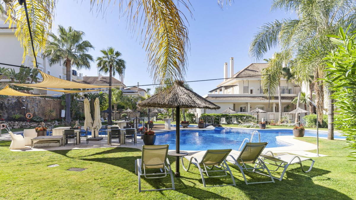 2 Bed Apartment for sale in Nueva Andalucía Costa Del Sol, Málaga, Spain