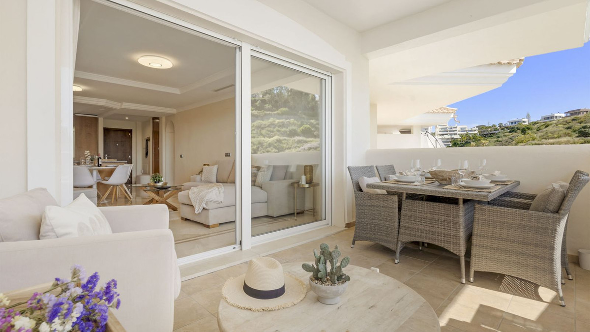 2 Bed Apartment for sale in Nueva Andalucía Costa Del Sol, Málaga, Spain