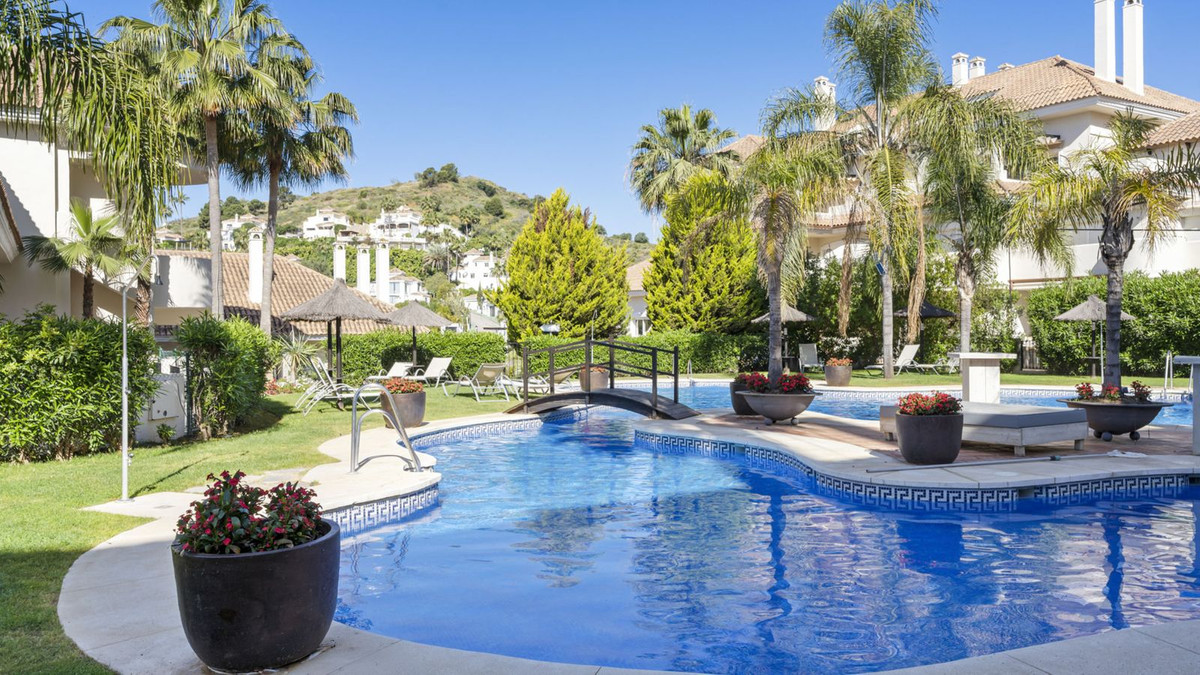 2 Bed Apartment for sale in Nueva Andalucía Costa Del Sol, Málaga, Spain