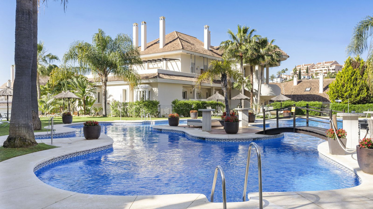 2 Bed Apartment for sale in Nueva Andalucía Costa Del Sol, Málaga, Spain