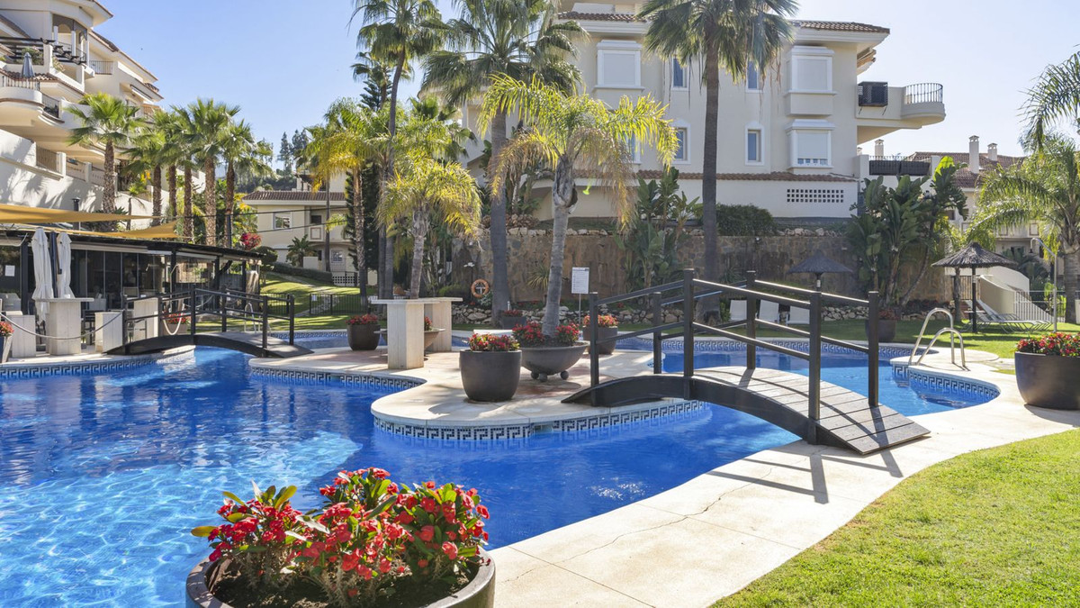 2 Bed Apartment for sale in Nueva Andalucía Costa Del Sol, Málaga, Spain