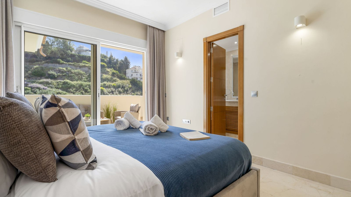 2 Bed Apartment for sale in Nueva Andalucía Costa Del Sol, Málaga, Spain