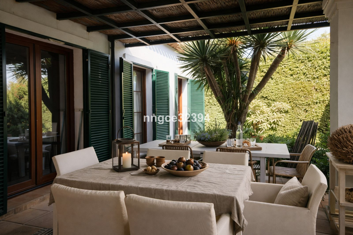 Se vende Villa - Chalet de 5 dormitorios en Costa Del Sol, Cadiz, España