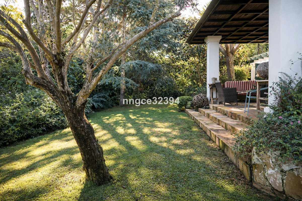 Se vende Villa - Chalet de 5 dormitorios en Costa Del Sol, Cadiz, España