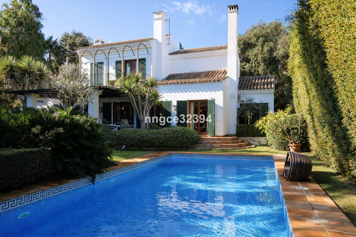 Se vende Villa - Chalet de 5 dormitorios en Costa Del Sol, Cadiz, España