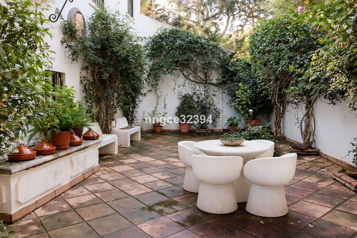 Se vende Villa - Chalet de 5 dormitorios en Costa Del Sol, Cadiz, España