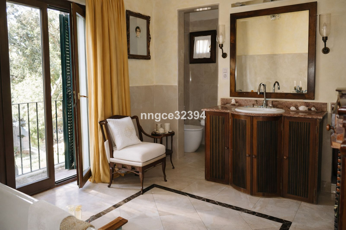 Se vende Villa - Chalet de 5 dormitorios en Costa Del Sol, Cadiz, España