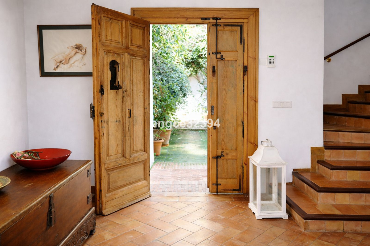 Se vende Villa - Chalet de 5 dormitorios en Costa Del Sol, Cadiz, España