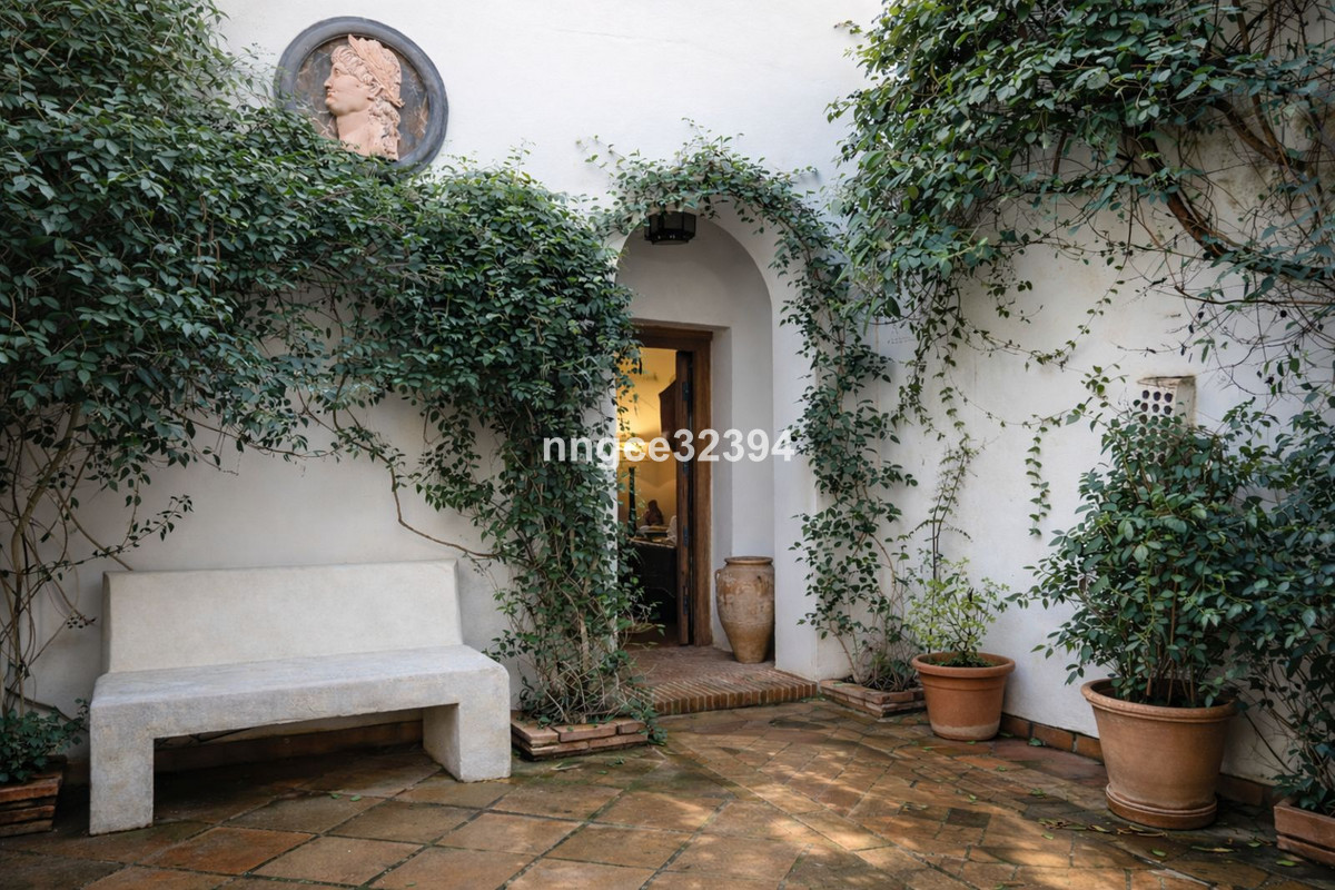 Se vende Villa - Chalet de 5 dormitorios en Costa Del Sol, Cadiz, España