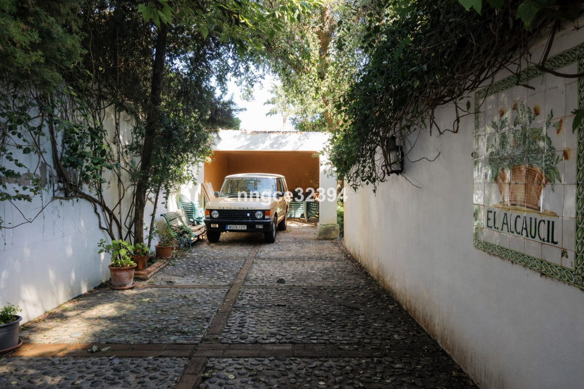 Se vende Villa - Chalet de 5 dormitorios en Costa Del Sol, Cadiz, España