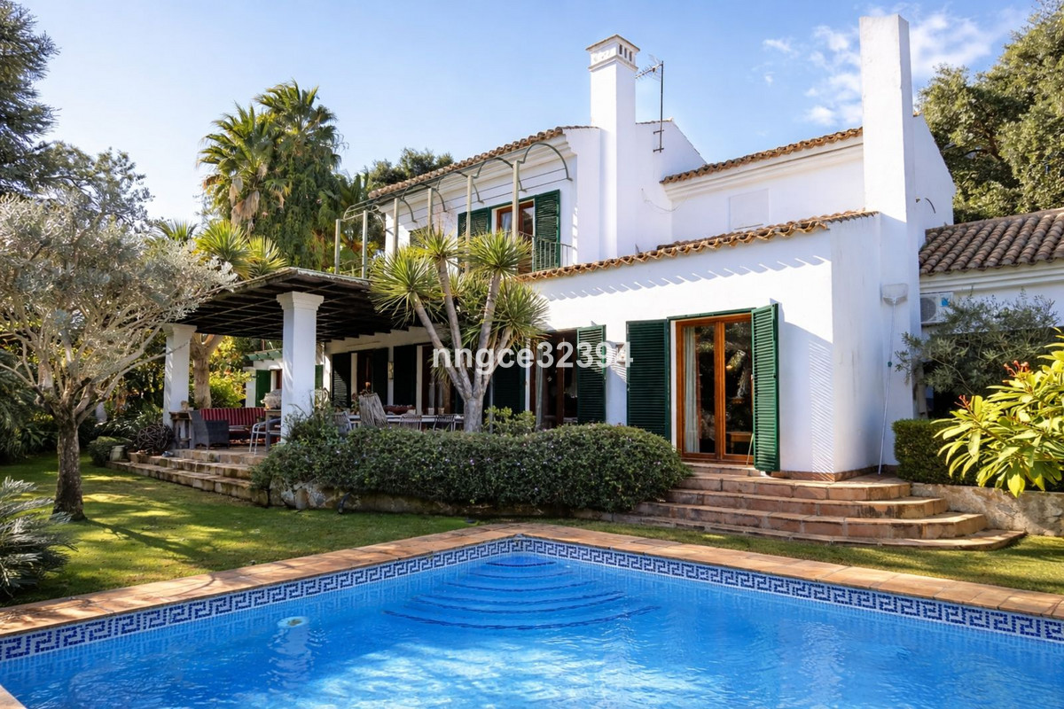 Se vende Villa - Chalet de 5 dormitorios en Costa Del Sol, Cadiz, España