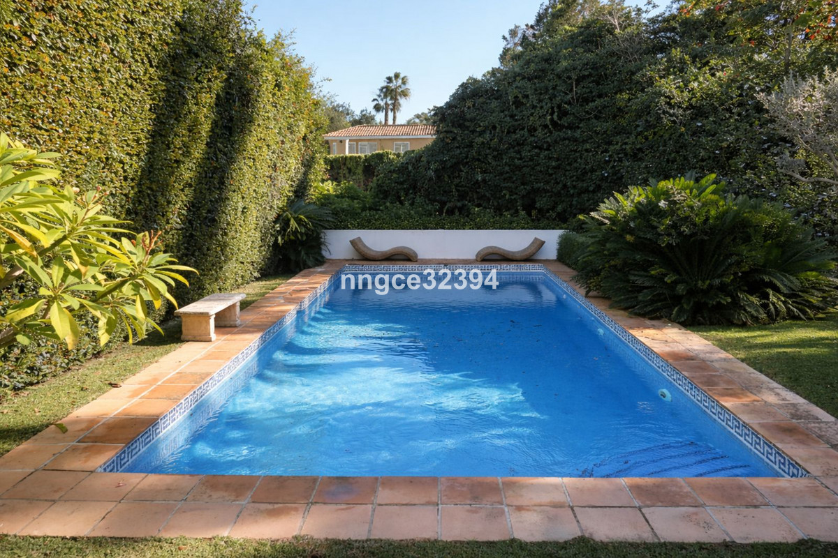 Se vende Villa - Chalet de 5 dormitorios en Costa Del Sol, Cadiz, España
