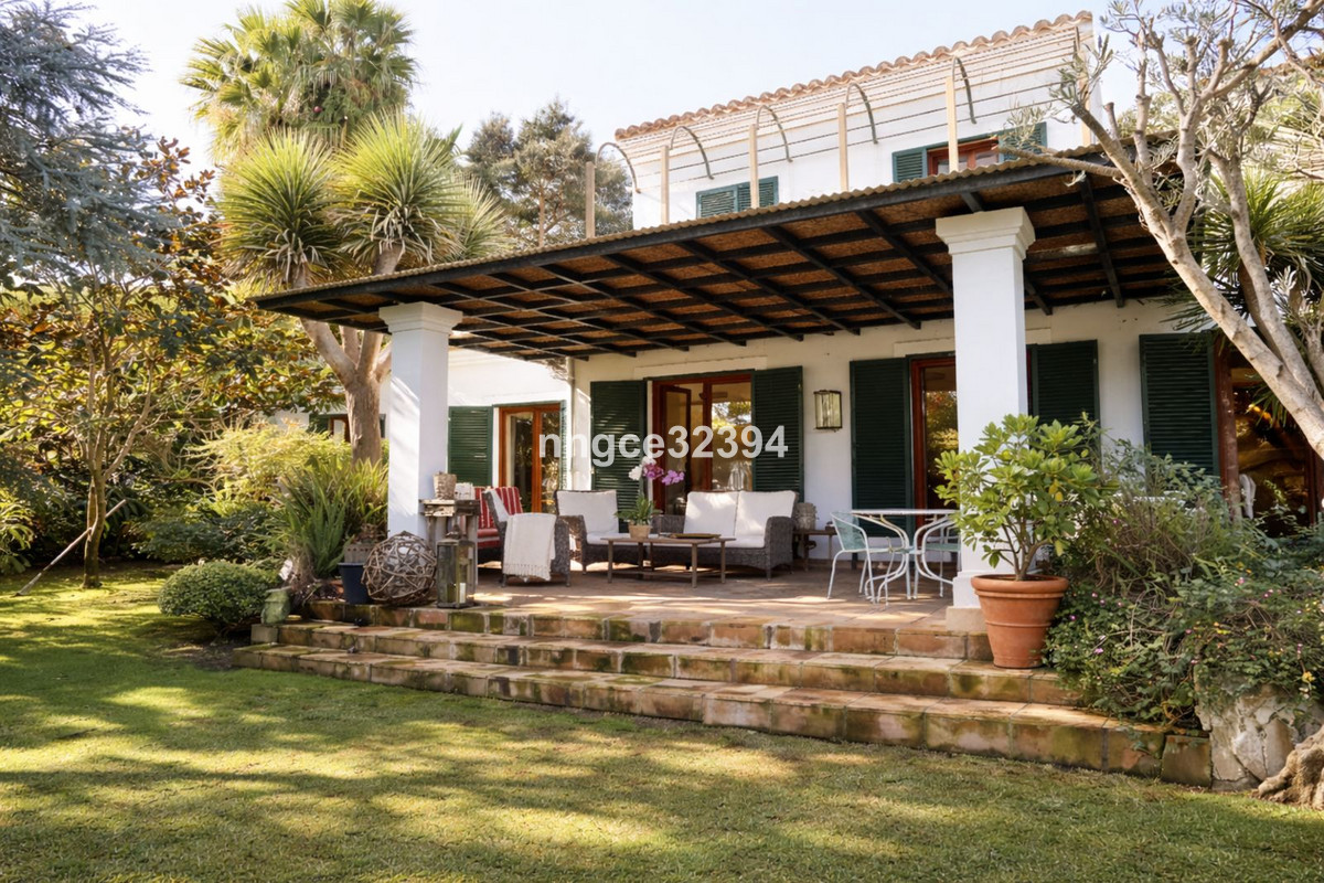 Se vende Villa - Chalet de 5 dormitorios en Costa Del Sol, Cadiz, España