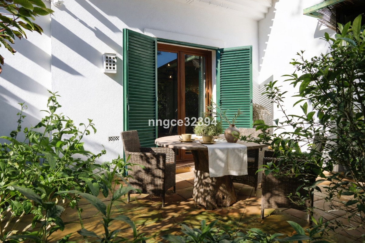 Se vende Villa - Chalet de 5 dormitorios en Costa Del Sol, Cadiz, España