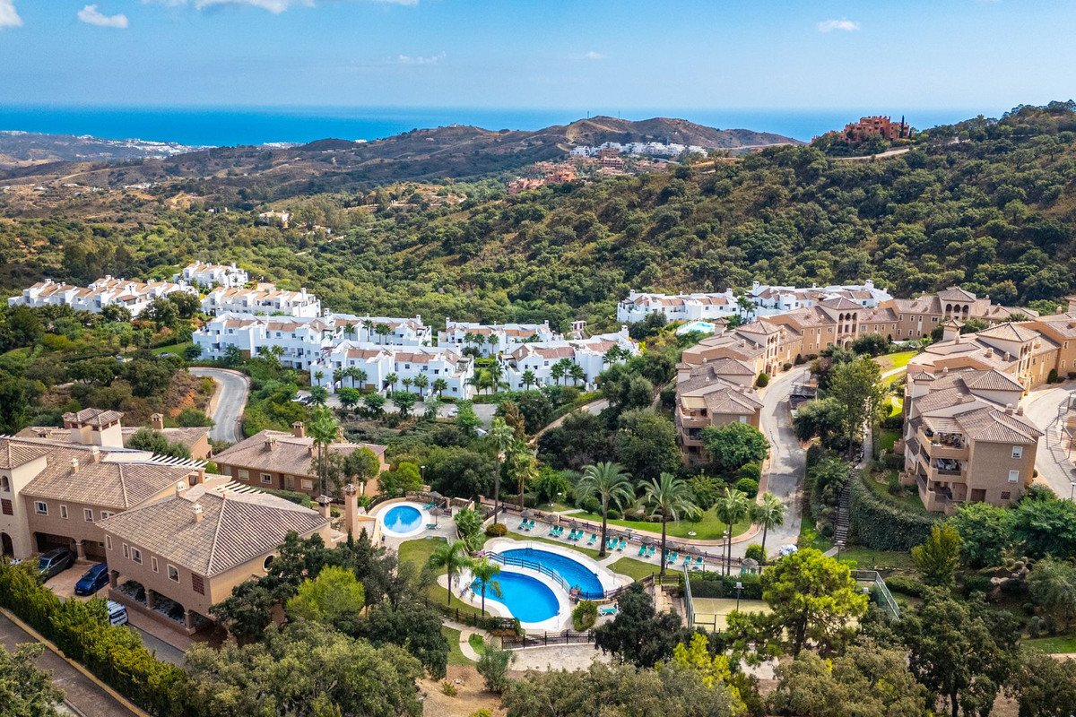 2 Bed Apartment for sale in La Mairena Costa Del Sol, Málaga, Spain