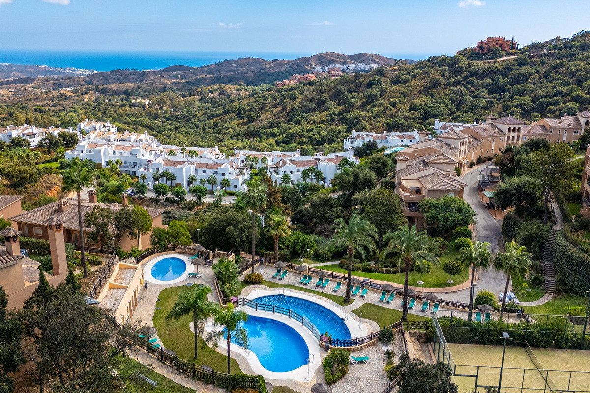 2 Bed Apartment for sale in La Mairena Costa Del Sol, Málaga, Spain