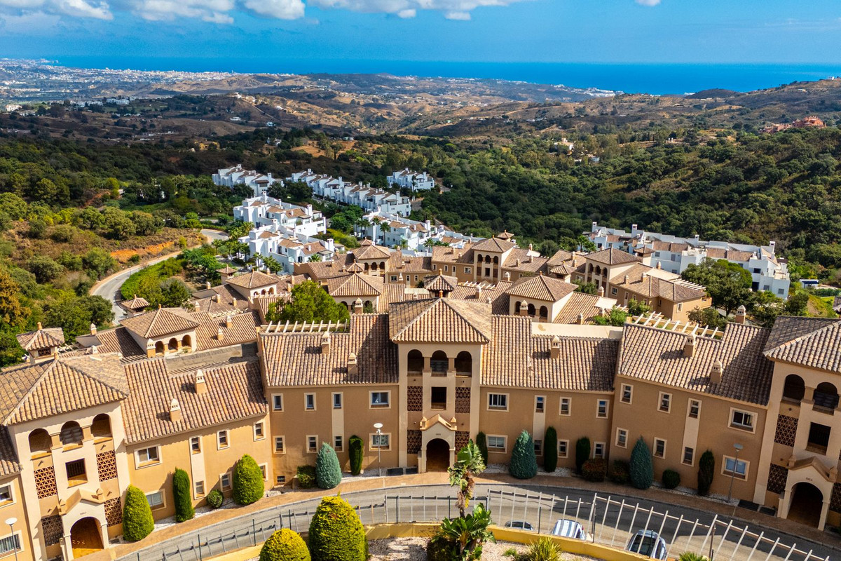 2 Bed Apartment for sale in La Mairena Costa Del Sol, Málaga, Spain
