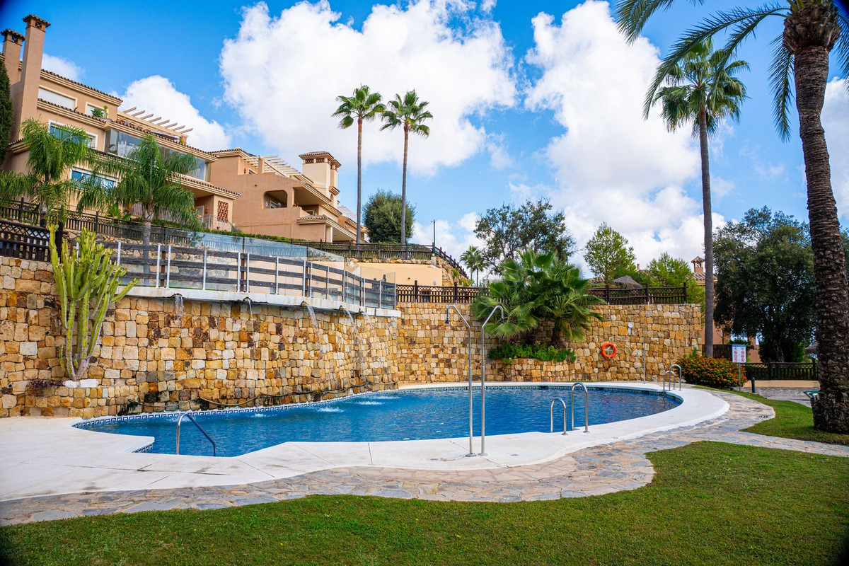 2 Bed Apartment for sale in La Mairena Costa Del Sol, Málaga, Spain