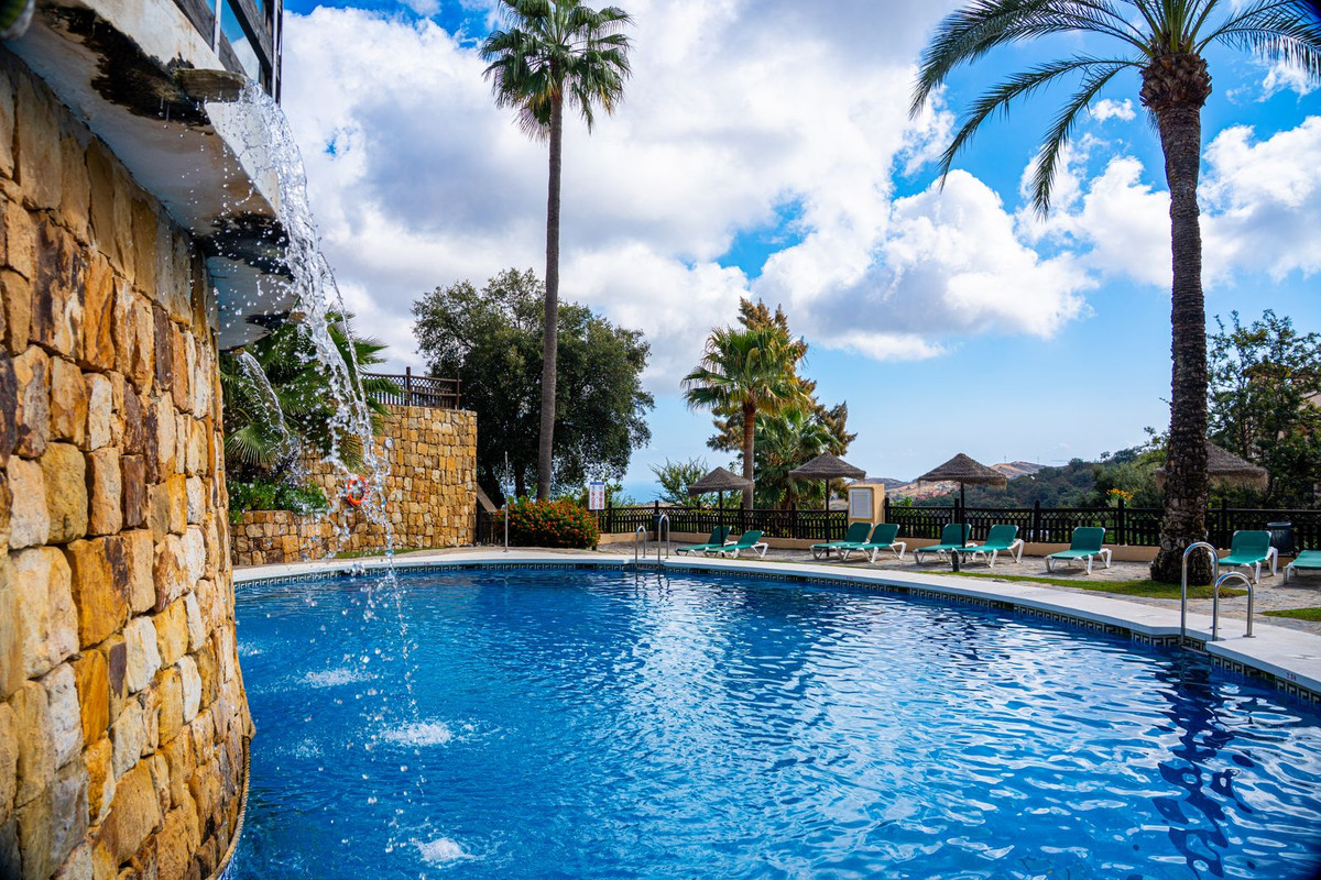 2 Bed Apartment for sale in La Mairena Costa Del Sol, Málaga, Spain