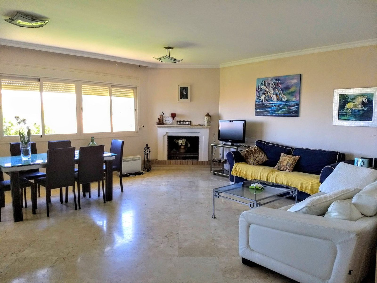 2 Bed Apartment for sale in La Mairena Costa Del Sol, Málaga, Spain