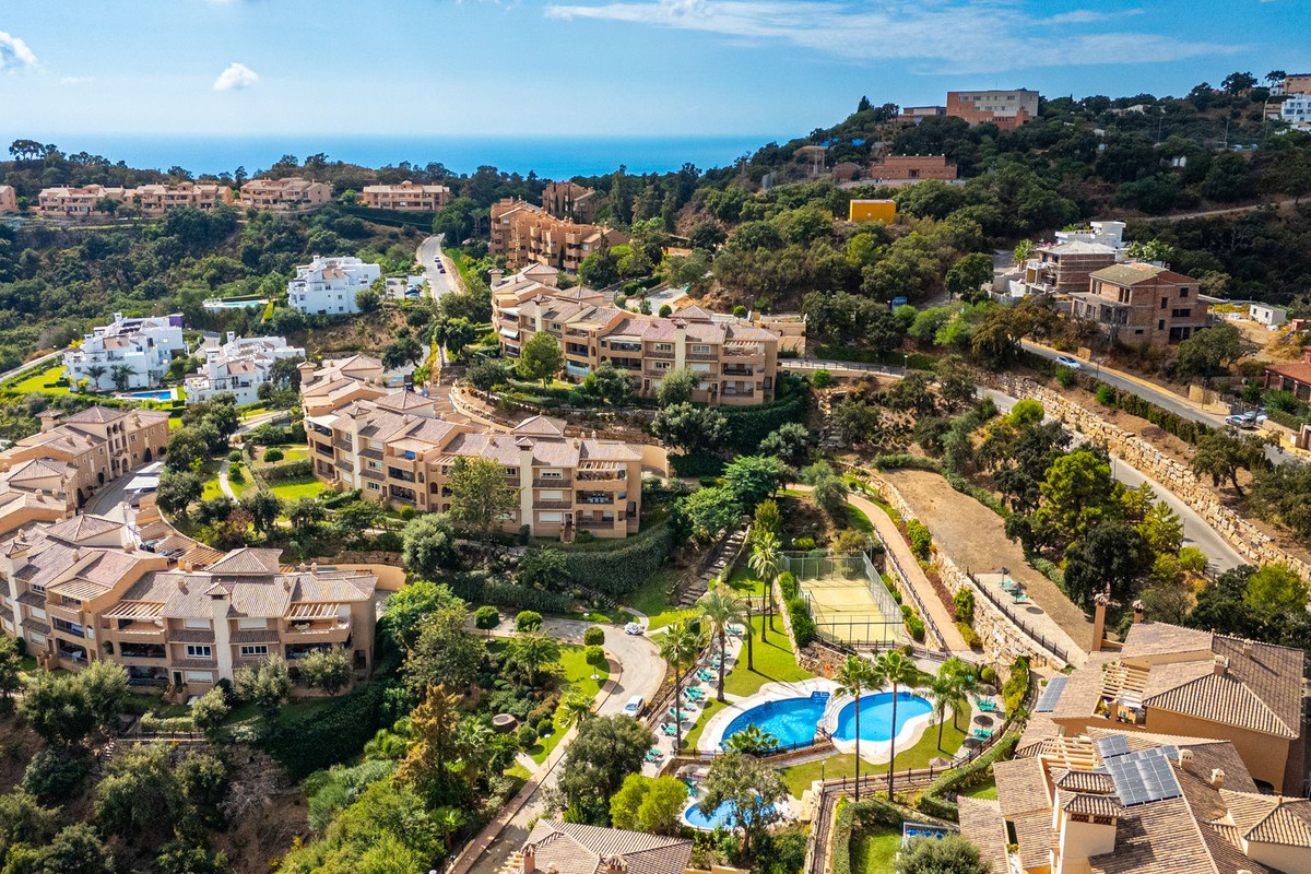 2 Bed Apartment for sale in La Mairena Costa Del Sol, Málaga, Spain