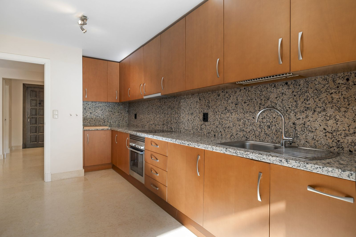 2 Bed Apartment for sale in Benahavís Costa Del Sol, Málaga, Spain