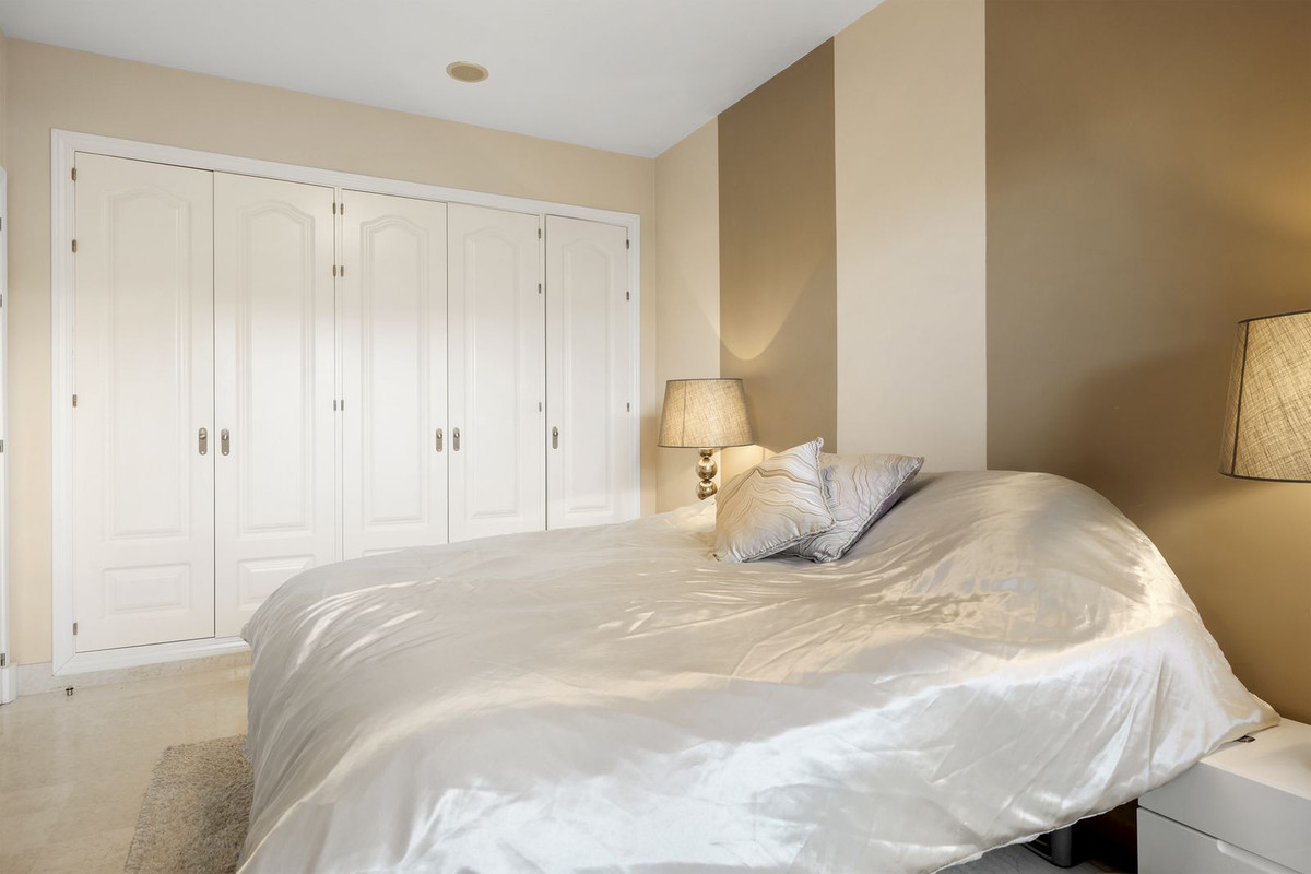 2 Bed Apartment for sale in Benahavís Costa Del Sol, Málaga, Spain