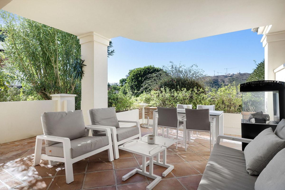 2 Bed Apartment for sale in Benahavís Costa Del Sol, Málaga, Spain