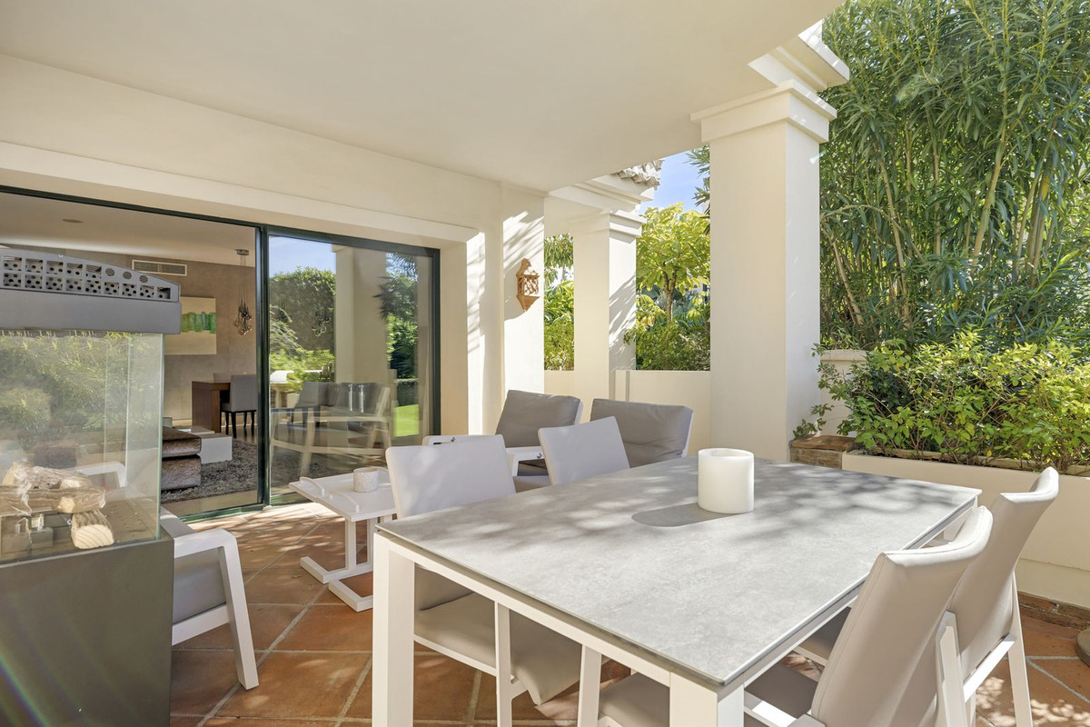 2 Bed Apartment for sale in Benahavís Costa Del Sol, Málaga, Spain