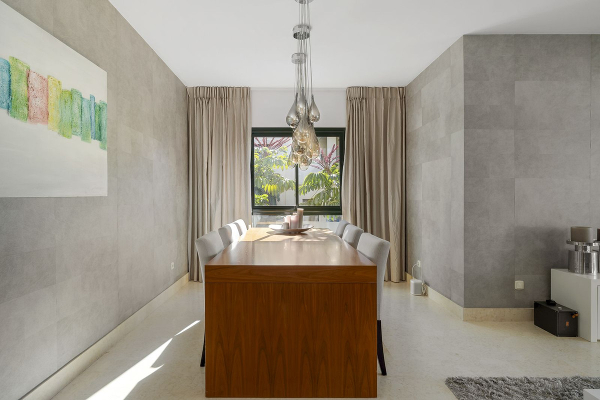 2 Bed Apartment for sale in Benahavís Costa Del Sol, Málaga, Spain