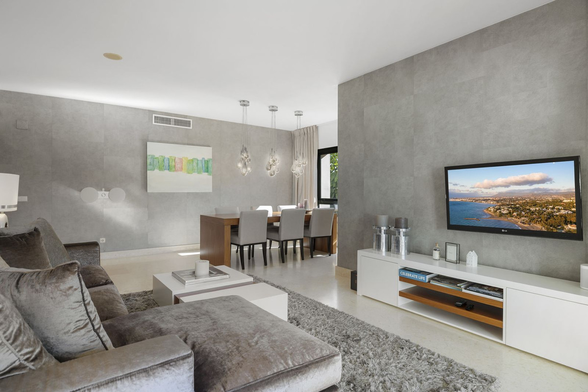 2 Bed Apartment for sale in Benahavís Costa Del Sol, Málaga, Spain