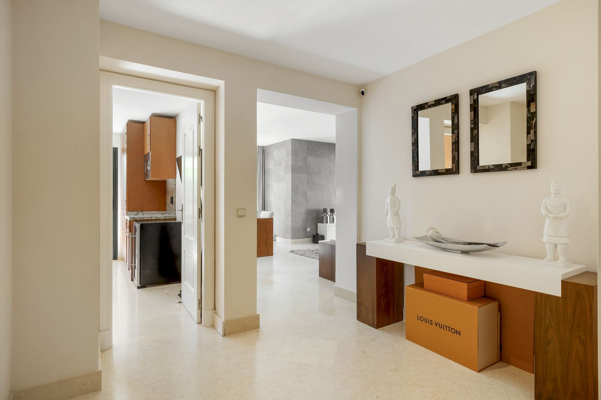 2 Bed Apartment for sale in Benahavís Costa Del Sol, Málaga, Spain