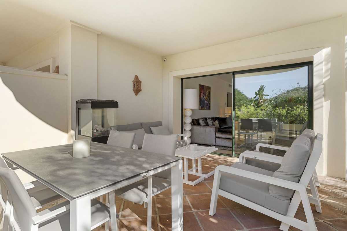 2 Bed Apartment for sale in Benahavís Costa Del Sol, Málaga, Spain