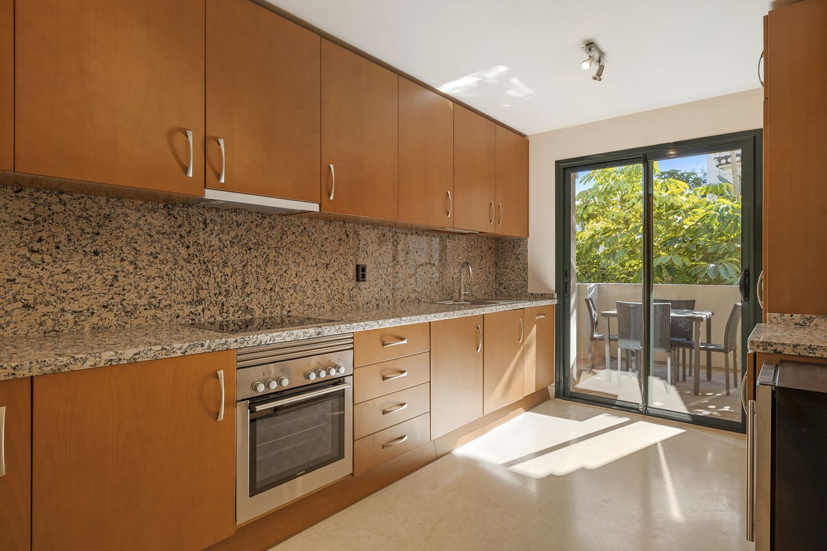 2 Bed Apartment for sale in Benahavís Costa Del Sol, Málaga, Spain