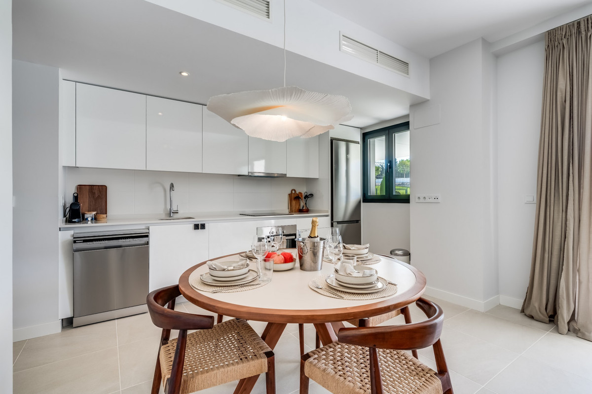 Se vende Apartamento Planta Baja de 2 dormitorios en Costa Del Sol, Málaga, España