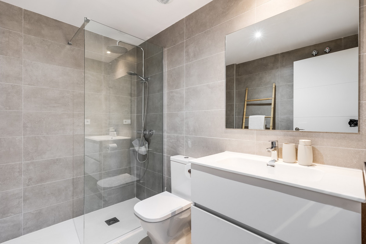 Se vende Apartamento Planta Baja de 2 dormitorios en Costa Del Sol, Málaga, España