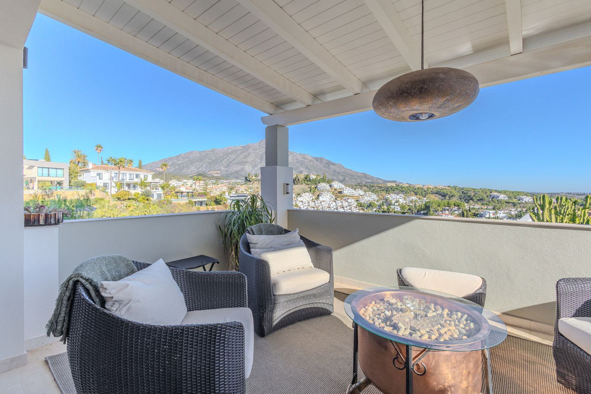 4 Bed Townhouse for sale in Nueva Andalucía Costa Del Sol, Málaga, Spain