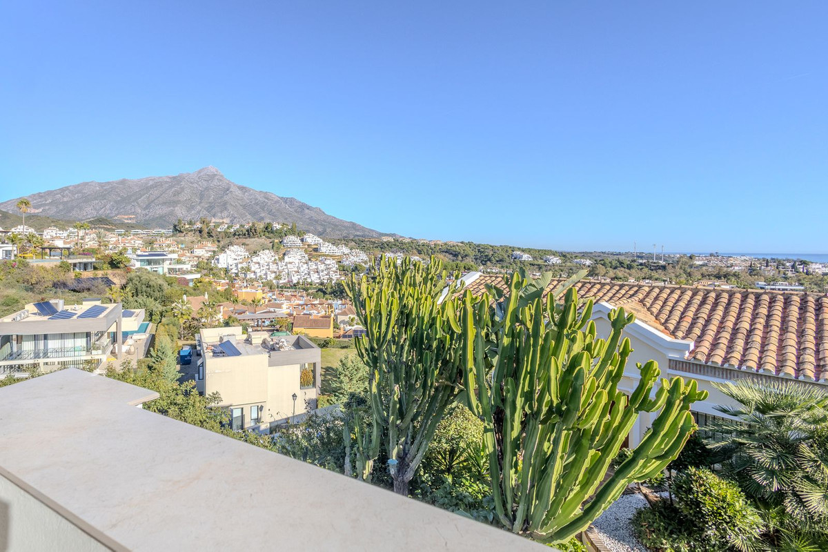 4 Bed Townhouse for sale in Nueva Andalucía Costa Del Sol, Málaga, Spain