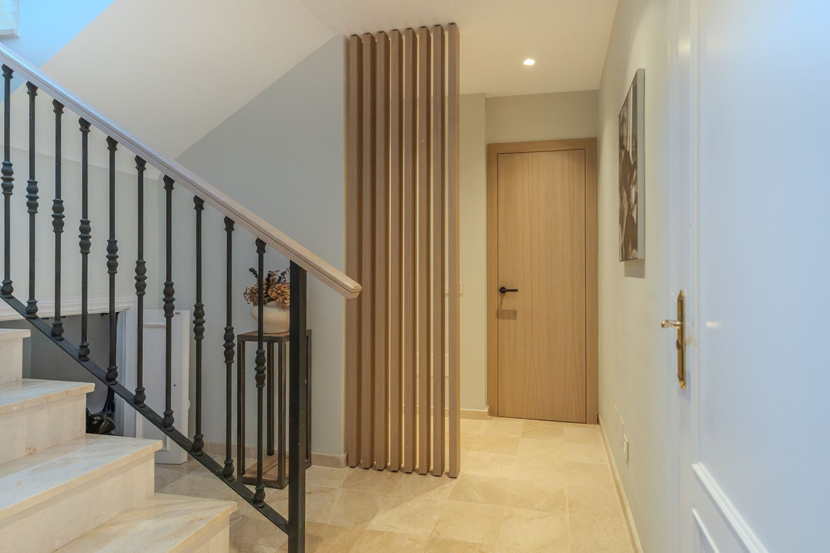 4 Bed Townhouse for sale in Nueva Andalucía Costa Del Sol, Málaga, Spain