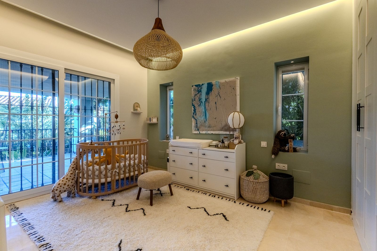 4 Bed Townhouse for sale in Nueva Andalucía Costa Del Sol, Málaga, Spain