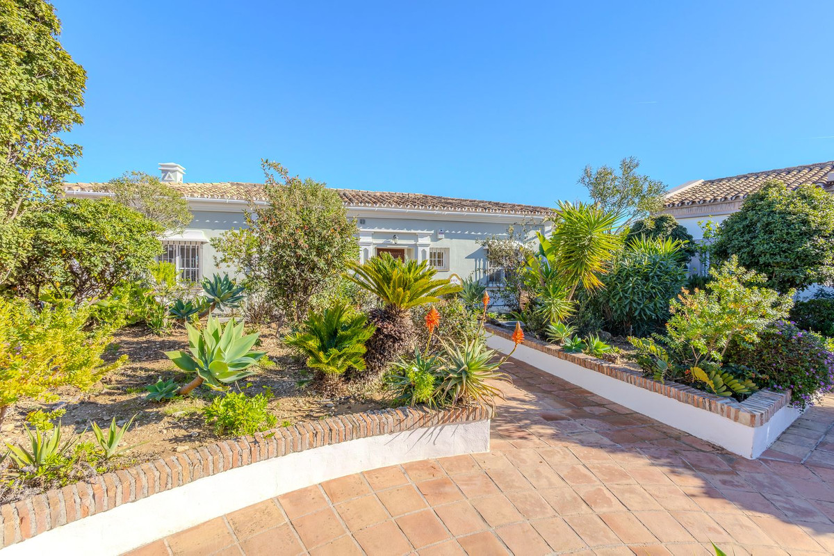 4 Bed Townhouse for sale in Nueva Andalucía Costa Del Sol, Málaga, Spain