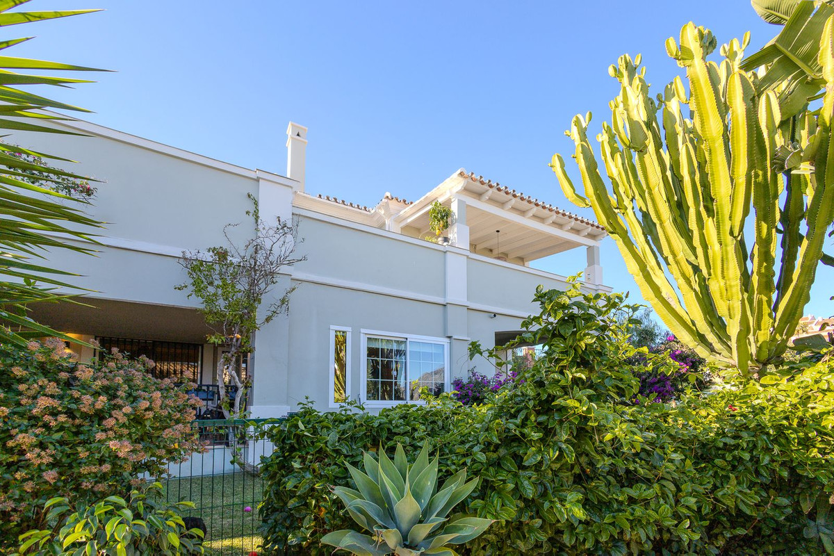 4 Bed Townhouse for sale in Nueva Andalucía Costa Del Sol, Málaga, Spain