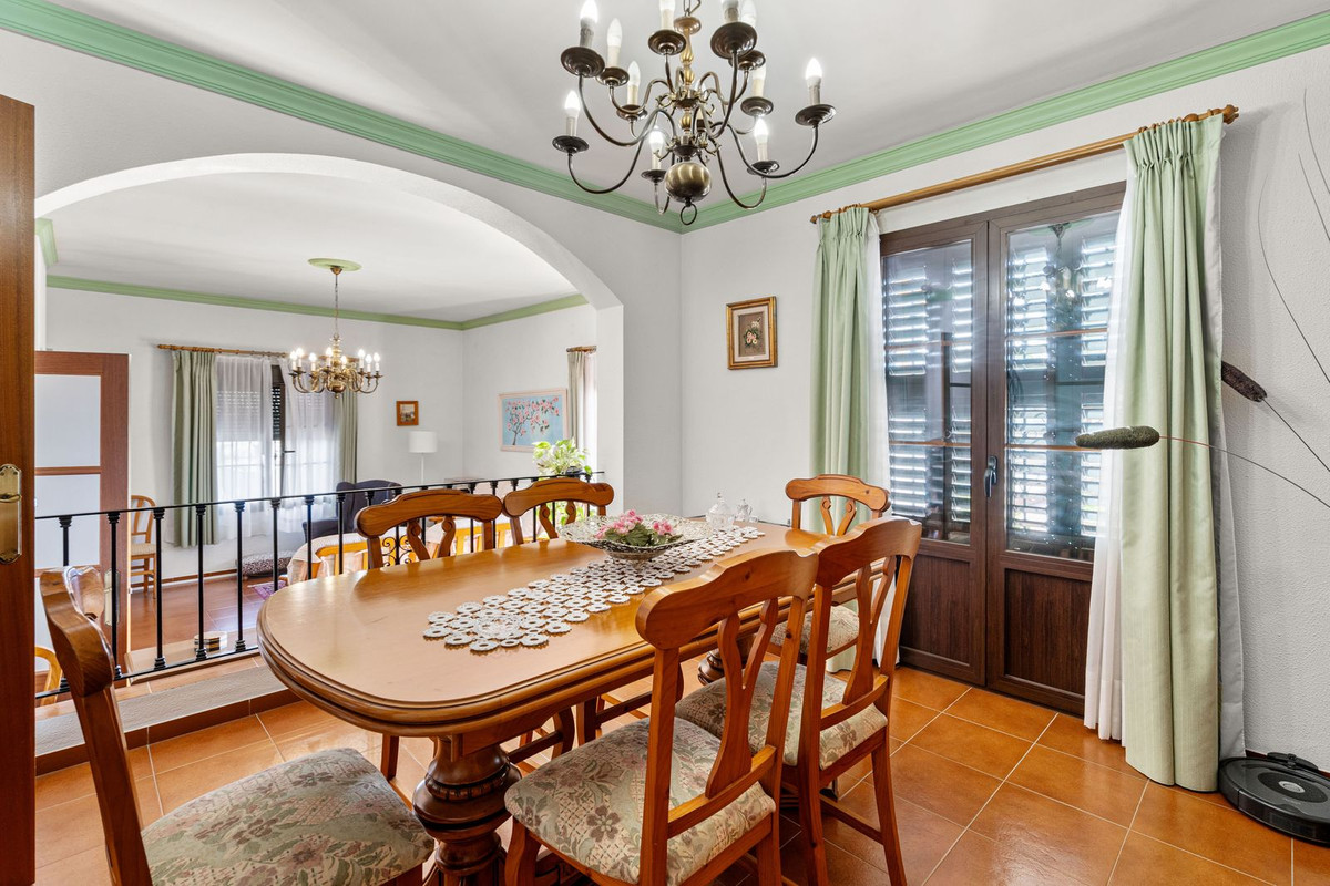 Se vende Villa - Chalet de 5 dormitorios en Costa Del Sol, Málaga, España