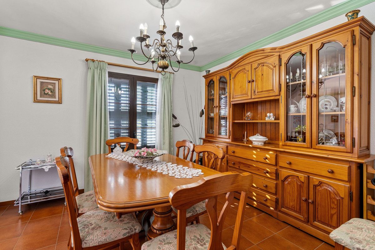 Se vende Villa - Chalet de 5 dormitorios en Costa Del Sol, Málaga, España